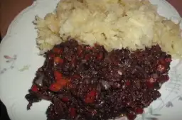 Jaką surówkę do kaszanki wybrać, aby zaskoczyć gości?