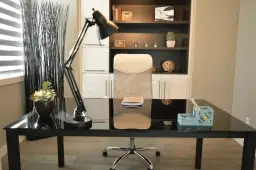 Meble na wymiar do biura – jak zaprojektować przestrzeń, która sprzyja efektywności pracy