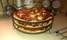 Ciasto na pizzę jak z Pizza Hut – idealne na grubą i puszystą pizzę