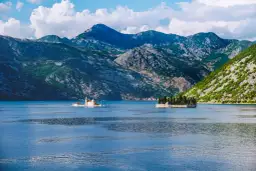 Co zabrać na wakacje do Czarnogóry? Niezbędne rzeczy, które musisz mieć