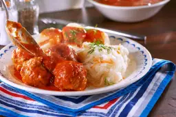 Jakie pulpety w sosie pomidorowym dla dzieci zachwycą maluchy?