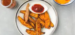 Frytki z batatów - proste przepisy i najlepsze sosy do podania