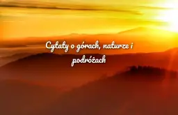 Wzruszające cytaty o górach, naturze i podróżach na tle zachodzącego słońca.