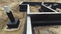 Jak izolować fundament, aby uniknąć wilgoci i kosztownych napraw