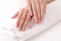 Paznokcie to nie kości! Obalamy mit, poznaj prawdę.