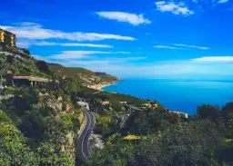 Majówka z dzieckiem 2025: 1 dzień urlopu, 4 dni zabawy! Gdzie jechać?