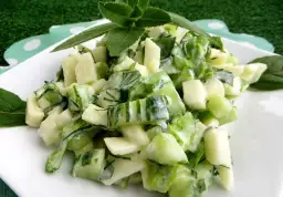 Czym się różni sałatka od surówki? Kluczowe różnice i zastosowania