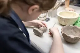 Warsztaty ceramiki Warszawa: Ceny, pracownie i porady