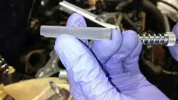 Jak skutecznie wyczyścić blok silnika pod uszczelkę bez uszkodzeń