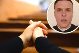 Na które kolano klękać w kościele? Zasady i symbolika klękania podczas modlitwy