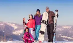 Jak skompletować idealny outfit na narty, aby czuć się komfortowo?