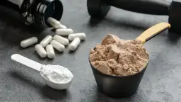 Suplementy w treningu siłowym: Co działa, a co to mit?