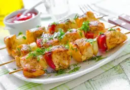 Szaszłyki na grilla Kwestia Smaku – wyjątkowe przepisy na lato