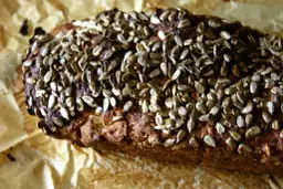 Najlepszy chleb z mąki orkiszowej typ 2000 na drożdżach: prosty przepis