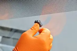 Czym przykleić lusterko w samochodzie, aby uniknąć problemów?