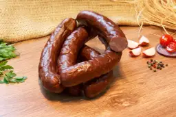 Kiełbasa z beczki: Jak wybrać najlepszą? Sekret smaku