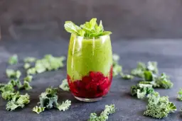 Jarmuż w szklance: 5 przepisów na koktajle bez goryczki!