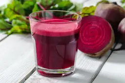 Ile soku z buraków pić dziennie? Dawki i korzyści dla zdrowia