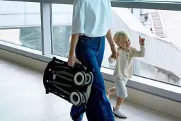 Spacerówka walizkowa: Jak wybrać idealną do podróży i miasta?