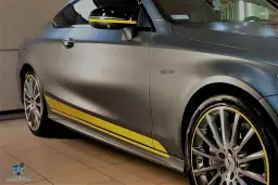 Matowy lakier? Jak rozjaśnić i zabezpieczyć auto krok po kroku