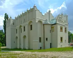 Zamek w Pabianicach: Czy warto odwiedzić tę gotycką twierdzę?