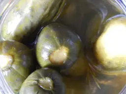 Czy można pić sok z ogórków kiszonych? Sprawdź, jakie są ryzyka i korzyści