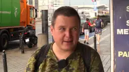 Bezdomny w drodze - Poruszająca historia walki o przetrwanie na polskich dworcach