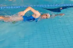 Jak dobrze pływać kraulem? Opanuj technikę i pływaj szybciej!