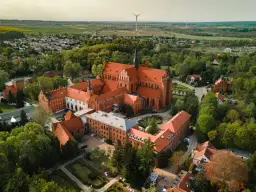 Gdzie leży Pelplin? Odkryj lokalizację i ciekawostki o mieście