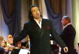 Marek Torzewski tenor: niezwykła kariera i osiągnięcia w operze