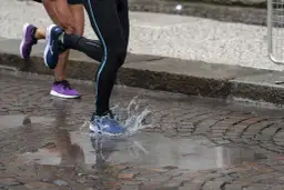 Jakie buty wodoszczelne wybrać, by nie przemoknąć w deszczu?