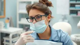 Ile zarabia asystent dentysty? Sprawdź zarobki i jak je zwiększyć!