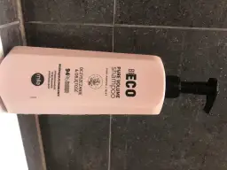 Szampony rewitalizujące Mila Pro: Wybierz idealny dla Twoich włosów!