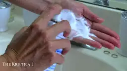 Czy samoopalacz się zmywa? Jak usunąć plamy i cieszyć się opalenizną