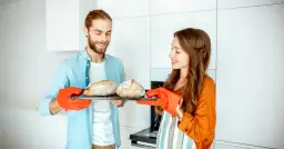 Para 20 osób, ile chleba? Para piecze dwa bochenki, może wystarczy.