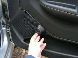 Jak podnieść szybę elektryczną w samochodzie, gdy nie działa? Proste kroki i porady