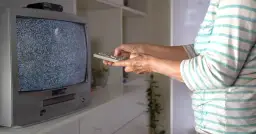 Jak ustawić kanały w TV Samsung? Pełny poradnik DVB-T2/HEVC