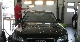 Jaką blachę do naprawy karoserii wybrać, aby uniknąć problemów?