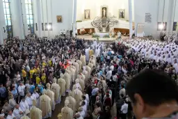 Czy 2 maja trzeba iść do kościoła? Oto prawda o obowiązkach religijnych