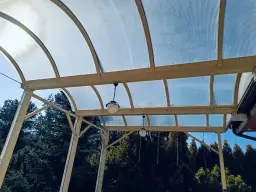 Czy poliwęglan daje cień? Odkryj, jak różne kolory wpływają na zacienienie