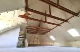 Jaka folia do ocieplenia stropu drewnianego? Uniknij błędów w wyborze