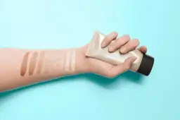 Krem BB: Co to jest i czy zastąpi Twój podkład? Przewodnik