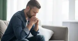 Męska depresja: Jak rozpoznać ciche objawy i przełamać milczenie?