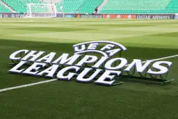 Napis UEFA Champions League na murawie stadionu. Kto w finale Ligi Mistrzów?