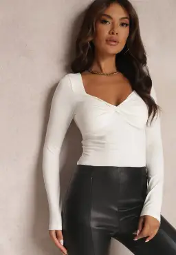 Jakie bluzki do dużego biustu? 8 porad dla idealnej stylizacji