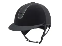 Czapka na kask jeździecki: Jak wybrać komfort i styl w każdą pogodę?