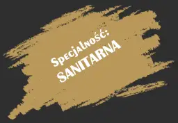 Biały napis "Specjalność: SANITARNA" na tle pociągnięć pędzla. To klucz do zdobycia uprawnień budowlanych sanitarnych.