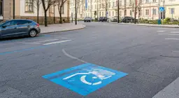 Czy parking dla niepełnosprawnych jest płatny? Zasady i wyjątki, które musisz znać