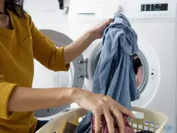 Jak zmyć smar z ubrania? Skuteczne metody, które naprawdę działają