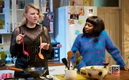 Recenzja serialu Smothered na SkyShowtime: pełen zwrotów akcji